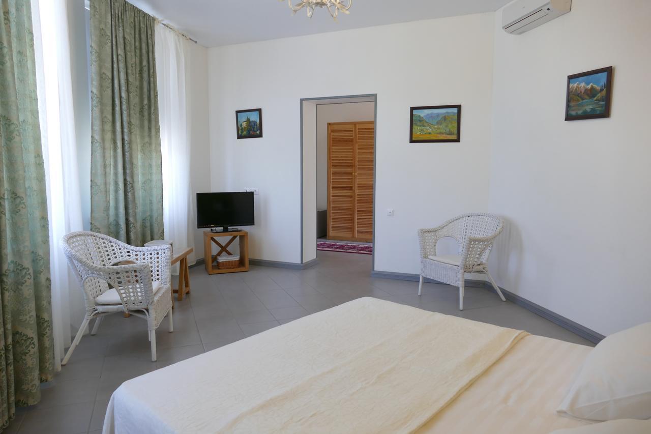 Heliopark Gora Bagrata Hotel Suhumi Exterior foto